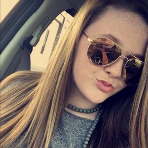 Meet your Posher, Carly